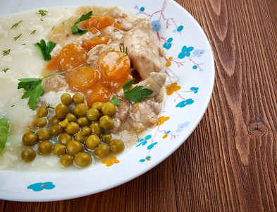 鸡肉和蔬菜的弗里卡西Fricassee勺子晚餐烹饪图片