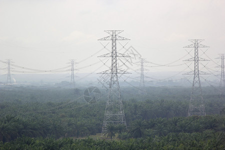 伏特雾区高压电塔架技术的图片