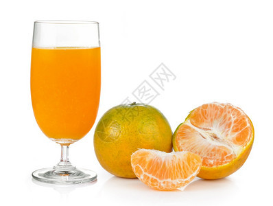 新鲜甜的柑橘橙汁和孤立在白色背景上的橙子图片