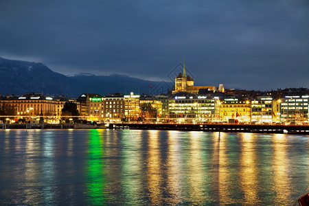 2015年月27日在瑞士内瓦圣皮埃尔大教堂举行的日内瓦城市景色概览2015年月27日反射英石镇图片