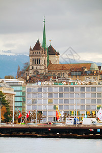地标2015年月28日在瑞士内瓦圣皮埃尔大教堂举行的日内瓦城市景色概览2015年月28日镇桥图片