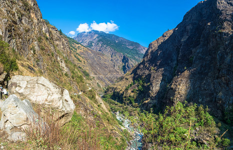水徒步旅行风景尼泊尔喜马拉雅山美丽的地景观图片