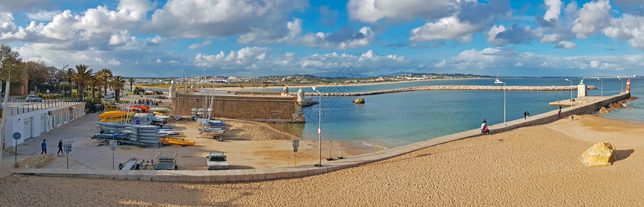 帆船城市水来自班达拉堡和各斯港口的全景阿尔加夫葡萄牙欧洲图片