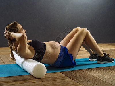 运动健身的孕妇图片