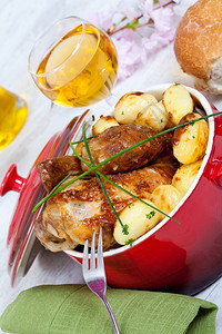 烘烤的美味鸡肉和烤土豆饮食健康图片