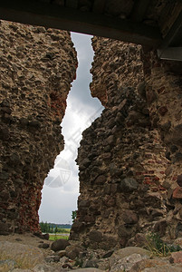 老的古纪念碑爱沙尼亚15世纪城堡的废墟图片