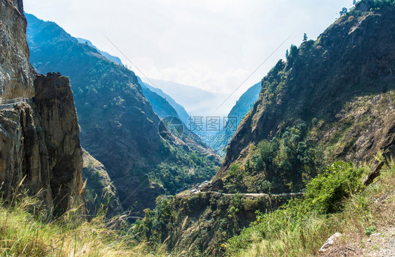 深的电路尼泊尔喜马拉雅山美丽的地景观河图片