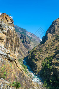 河旅行尼泊尔喜马拉雅山美丽的地景观电路图片