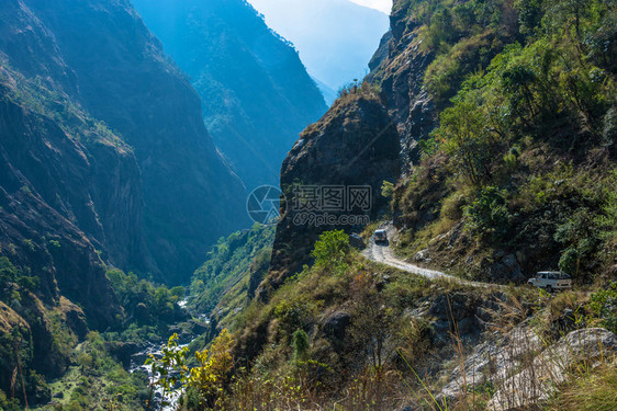 风景峡谷远足尼泊尔喜马拉雅山美丽的地景观图片