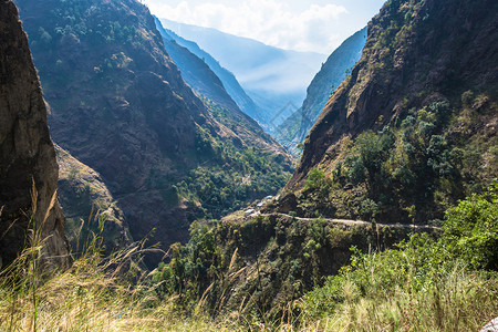 电路森林尼泊尔喜马拉雅山美丽的地景观风图片