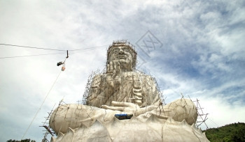 地标泰国正在建造中有天空背景的buddha图像正在建设中笏图片