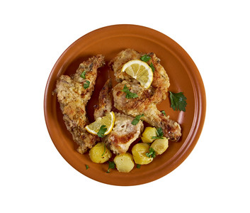 柠檬味地中海鸡和碎土豆孤立无援的焦土食物图片