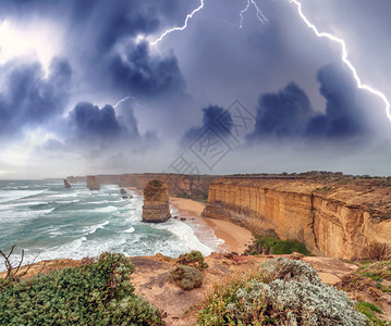 悬崖闪电十二12个传教士随着风暴逼近澳大利亚图片