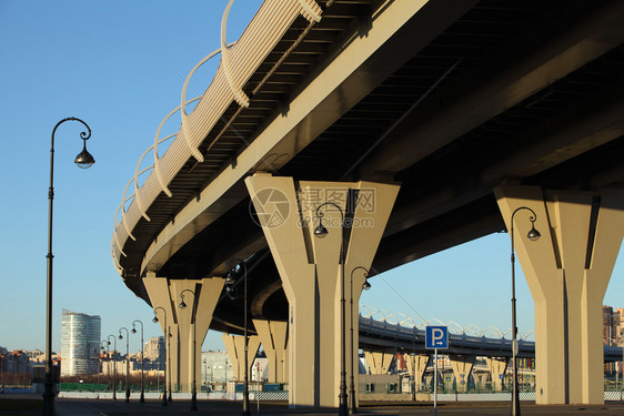 天空圣彼得堡路桥的现代公圣彼得堡桥立交城市的图片