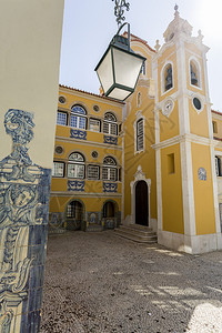 数住宅烟囱20世纪初在葡萄牙里斯本以新巴罗克和科建筑风格造的蒙泰列佛伯爵府院和教堂的视图位于葡萄牙里斯本图片