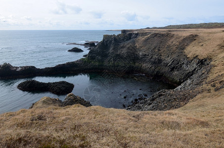 冰岛的半草黑岩层和冰海岸的景色观光风图片