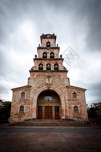 纪念佩拉约街道西班牙奥斯图里亚CangasdeOnis西班牙Asturias图片