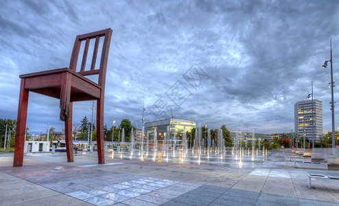 著名的破碎椅子和喷泉联合国地点瑞士日内瓦人类发展报告日内瓦联合的建筑学图片