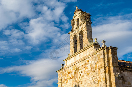 老的地标西班牙萨莫拉卡斯蒂利亚和里昂一座旧教堂的景象历史图片