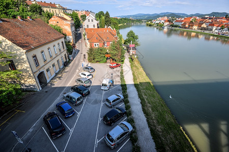地标马里博尔斯洛文尼亚2018年5月20日马里博尔市中心德拉瓦河和桥梁斯洛文尼亚马里博尔城市景观斯洛文尼亚纪念碑中央图片