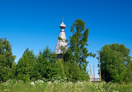 美丽古代木制堂Pochozersky俄罗斯阿方格尔克地区村庄图片