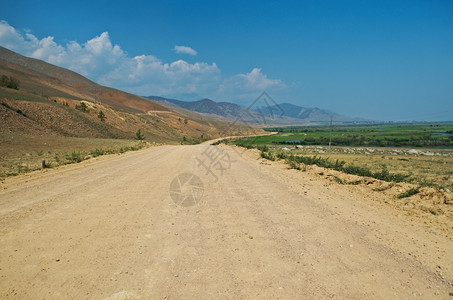 结石乌兰德路线Kurumkan巴尔古津山谷布里亚特俄罗斯天空夏图片