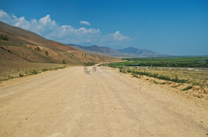 结石乌兰德路线Kurumkan巴尔古津山谷布里亚特俄罗斯天空夏图片