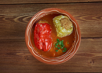 卓玛舒巴亚洲乌兹别克斯坦多尔马沙帕配上辣椒的汤Uzbek美食图片