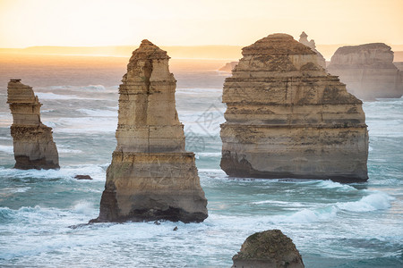 墨尔本海岸澳大利亚黄昏的十二位使者海景背景图片