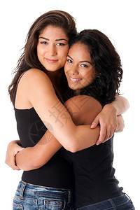 西班牙裔两个美丽的快乐笑年轻成女拥抱最好的朋友孤立无援们拉丁裔图片