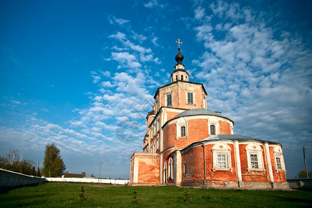阿尔巴耶夫户外多云的俄罗斯古代Voskresensky修道院布良斯克地区图片