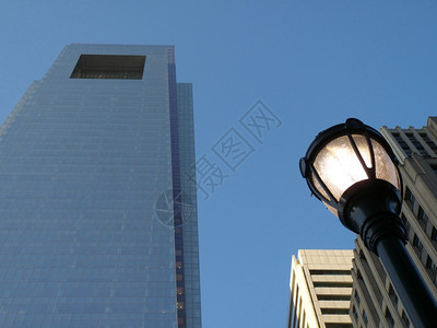 商业在费城设有许多办公室的摩天大楼中心际线图片
