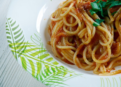 佩罗奇诺食物意大利阿布鲁佐典型的意大利阿布鲁佐面条盘子图片