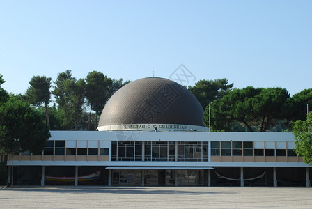 葡萄牙里斯本著名的卡卢特古尔本基安天文馆图片