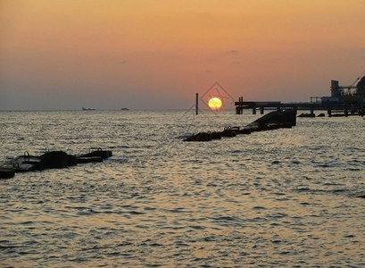 射线假期自然红日夕阳和夏夜平静海图片