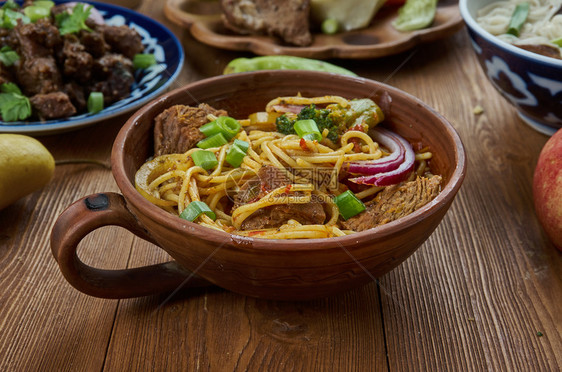 食物蒙古牛肉拉门菜蒙古烹饪亚洲传统菜类顶视放送达图片