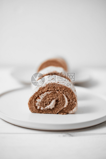 巧克力瑞士卷甜品蛋糕图片