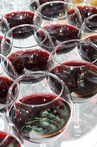 红酒杯组排列选择聚焦红酒杯选择聚焦酒鬼眼镜液体图片