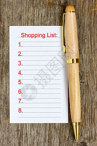笔和木制背景的购物清单纸产品文档图片