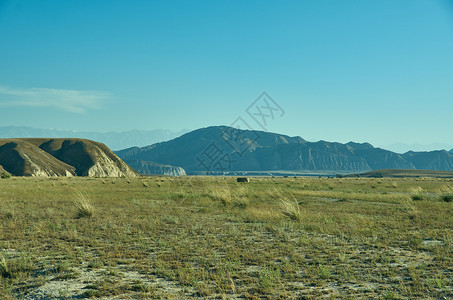踪迹假期吉尔斯坦西部贾拉勒阿巴德地区山高原路图片