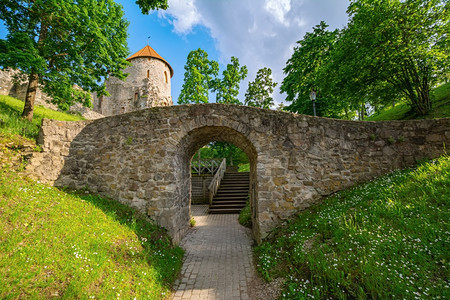 外部的地标古老城堡废墟在西拉托维亚一个古老城堡的废墟旅行图片