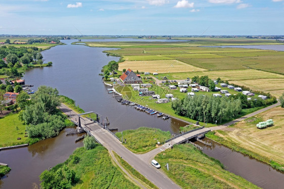 荷兰弗里斯海格梅尔飞机的空中观景帆船湖运动图片