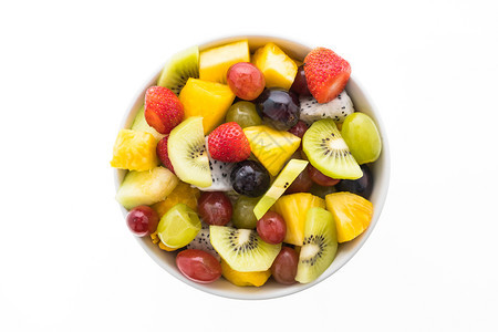 果类与草莓kiwi菠萝龙果葡萄和白盘瓜混合在色背景上孤立健康食品风格新鲜的夏天盘子图片