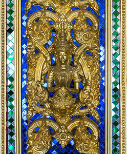 泰国神庙门的蓝色玻璃上金渴望天使泰国框架颜色老的图片