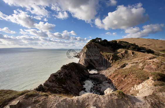 天悬崖晴IdilicLulworthCove著名的英国地标海岸线图片