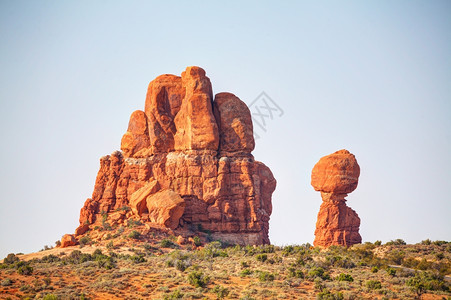 的砂岩美犹他州Arches公园的平衡岩地形图片