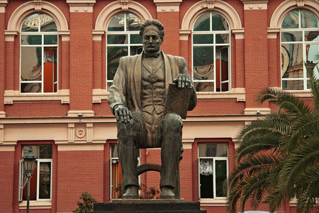 阿扎尔棕榈乔治亚州巴统欧洲广场上的MemedAbashidze雕像旅行图片