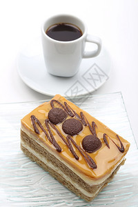 食物饮料巧克力蛋糕咖啡杯和巧克力甜点在白色上隔离图片