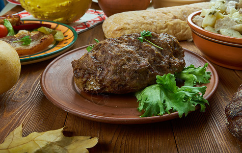美食自制传统的福罗伦哈雷丹麦肉饼烹饪传统各种菜类顶视图片