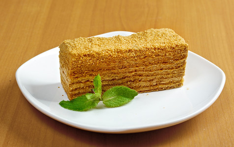 水果蛋糕早餐木制的蜂蜜蛋糕图片